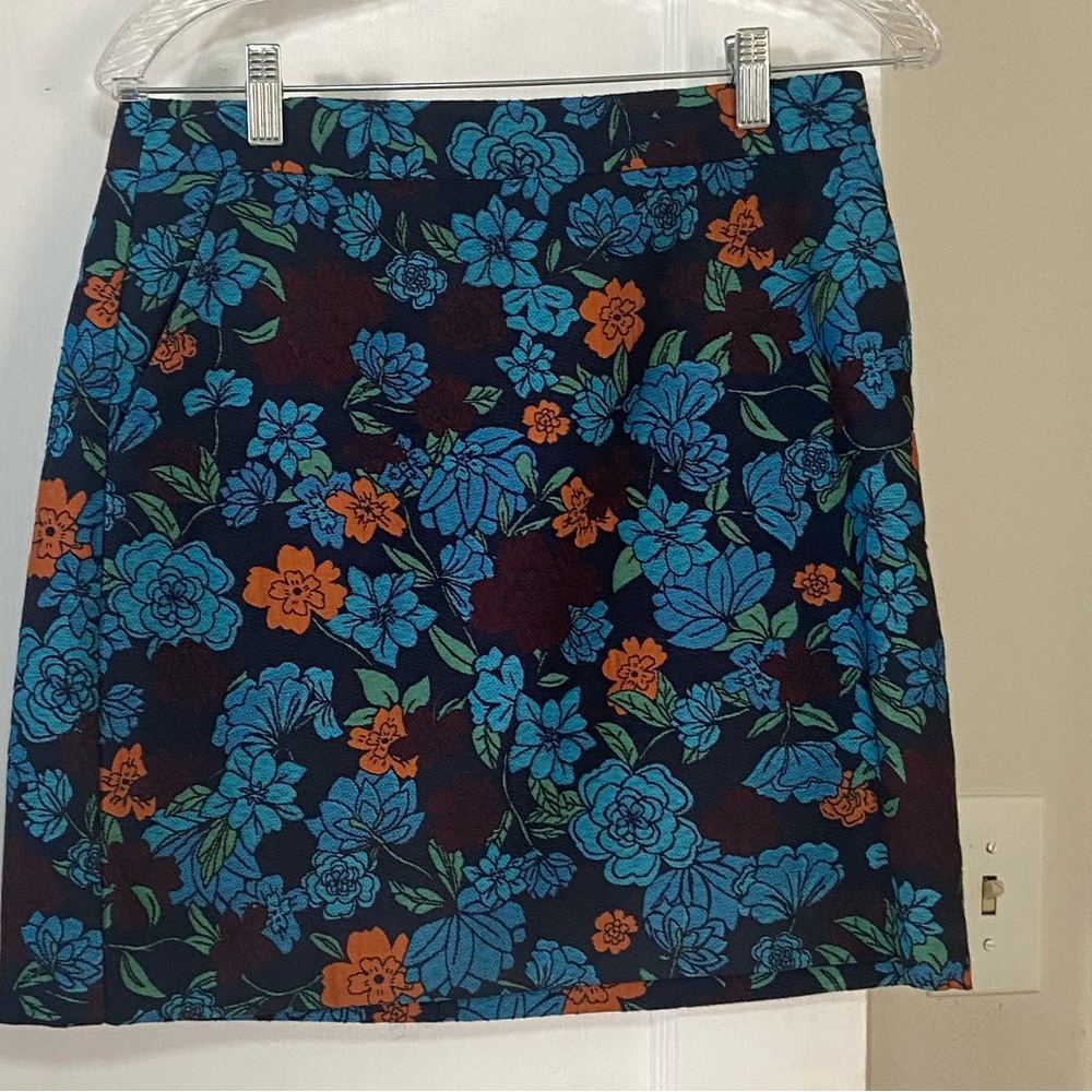 Loft skirt with pockets!
